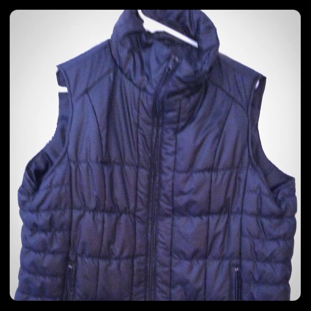 NWOT, NY&Co puffer vest, size XL, Navy Blue